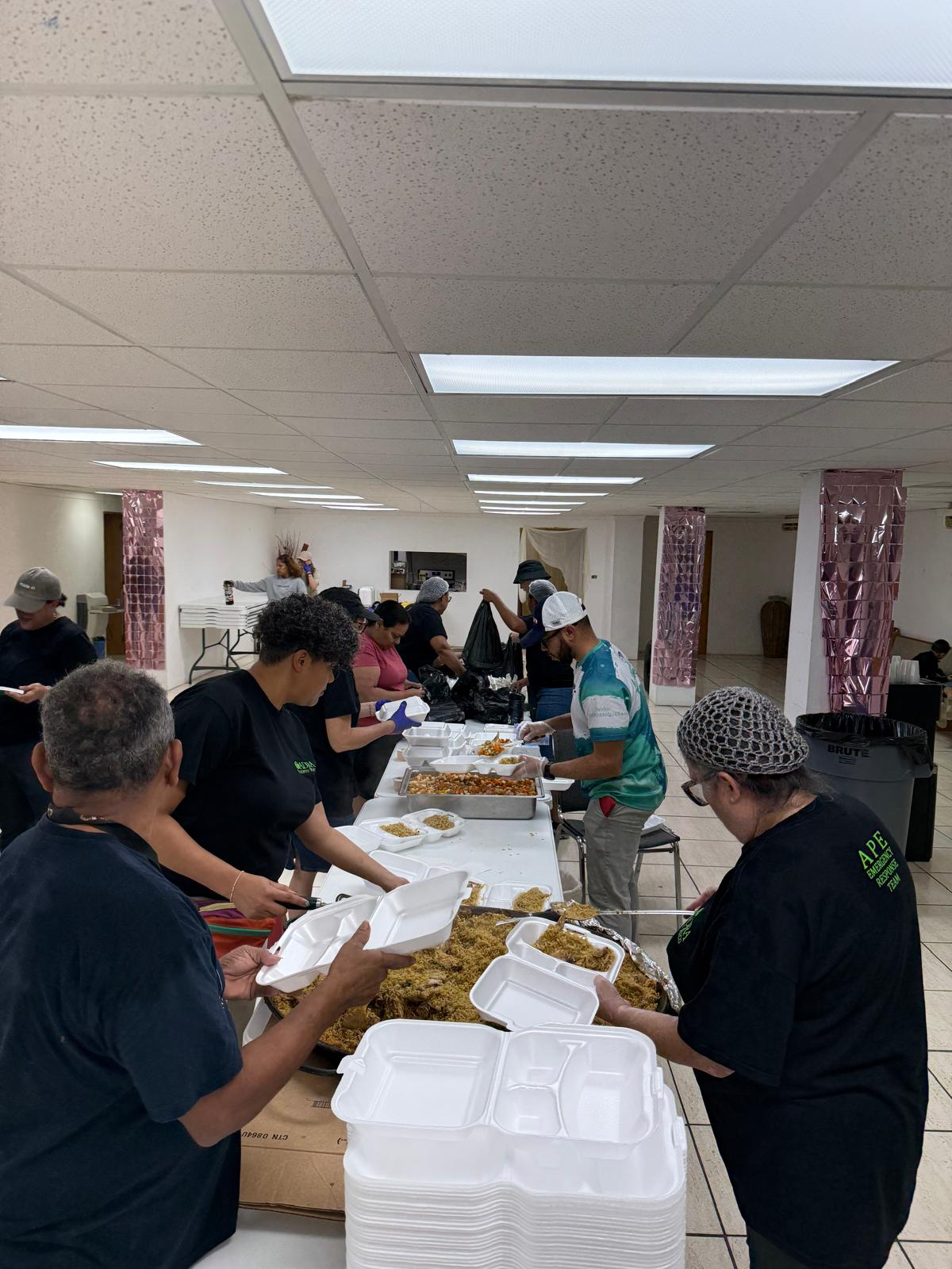 Bendiciones en Movimiento: Crónica de Nuestro Food Drive Bajo la Lluvia